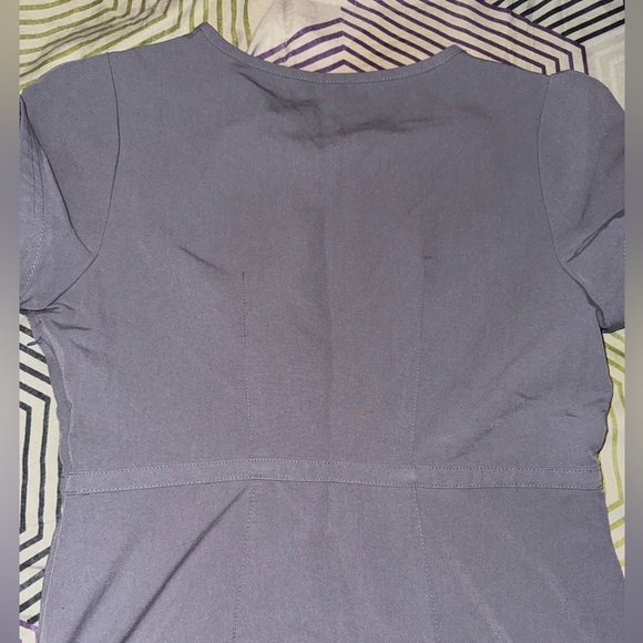 Gray scrub top - Picture 4 of 9